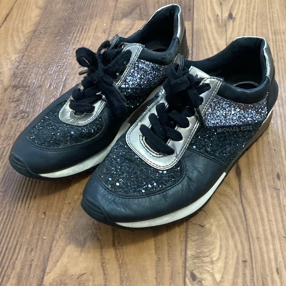 Michael Kors sneakers size 7.5 - Picture 2 of 8